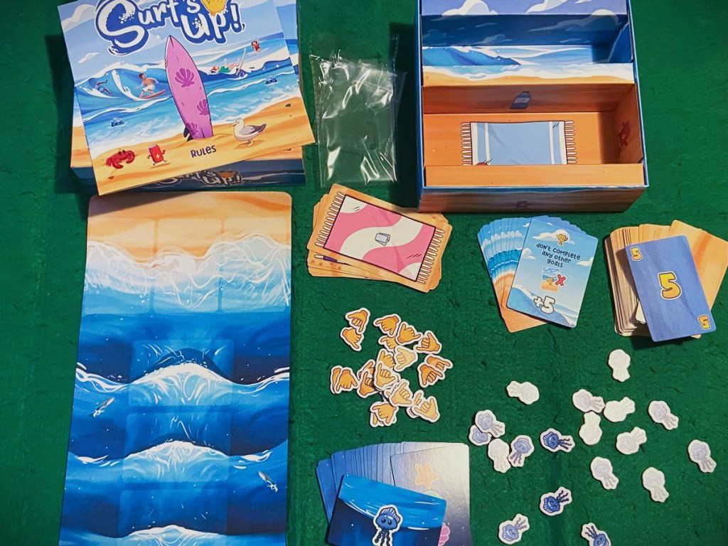 Image of all components for tabletop game Surf's Up!