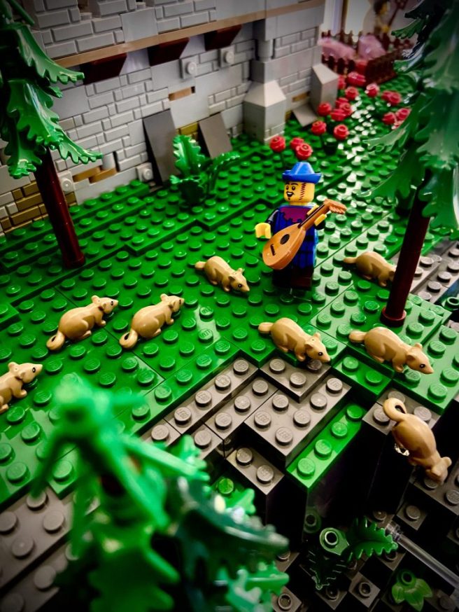 Picture of LEGO MOC of Pied Piper with rats